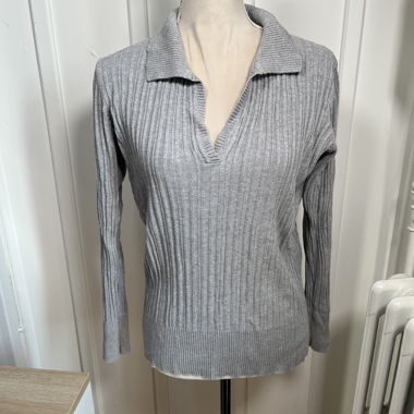Grau gerippter Polo-Pullover, lange Ärmel