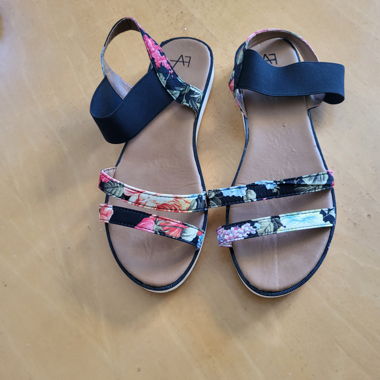 Sandali piatti floreali