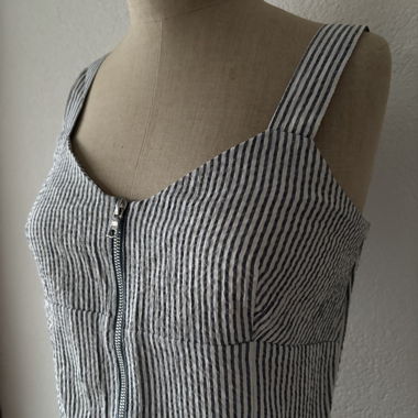 Crop top a righe con zip
