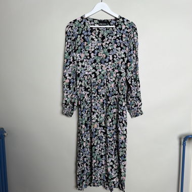 Robe florale PIECES