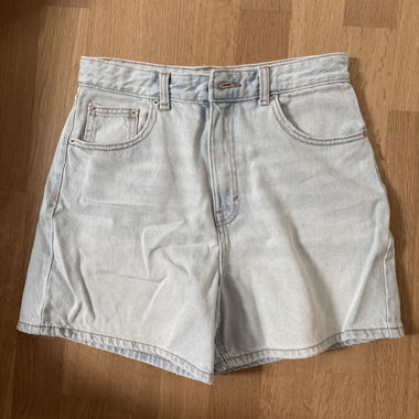 Short en jean bleu clair