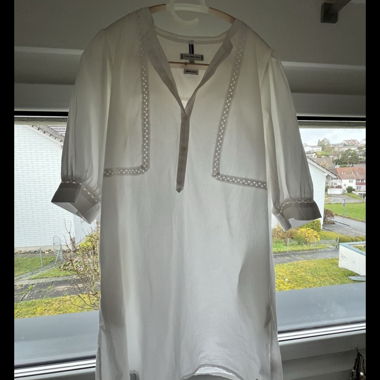 Weisses Hemdkleid