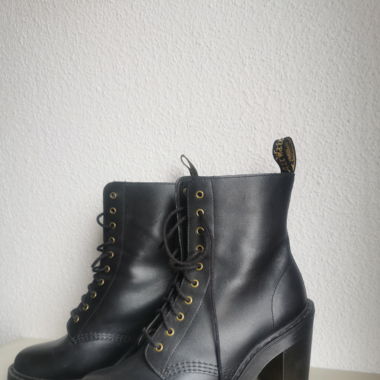 Dr. Martens mit Absatz 