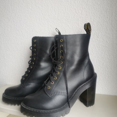 Dr. Martens mit Absatz 