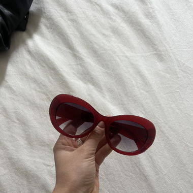 red sunnies 