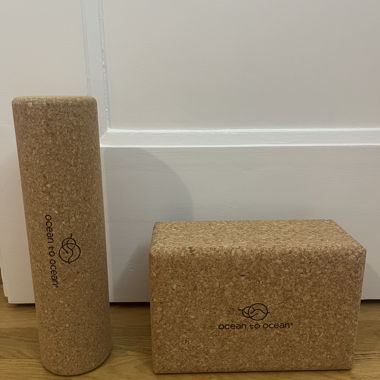 Bloc et rouleau de yoga
