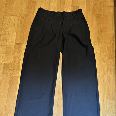 Schwarze Chinos