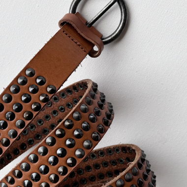 Cintura in pelle vintage con borchie