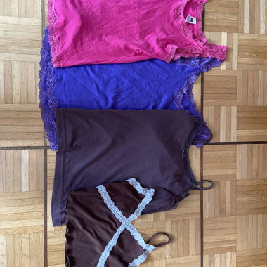 lot de quatre tops à dentelle