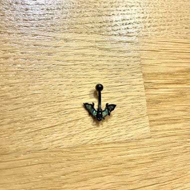Piercing ombelicale pipistrello