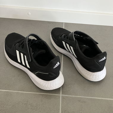 Sportschuhe addidas 40