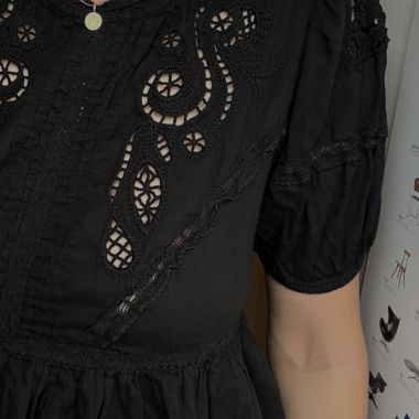 Blusa in pizzo nera