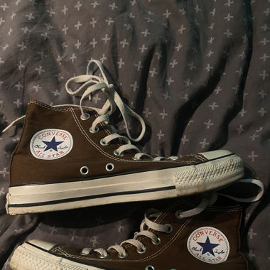 Braune Converse