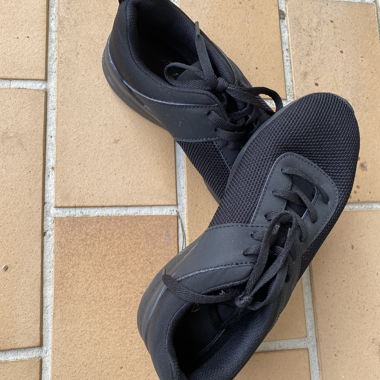 Schwarze Sneaker