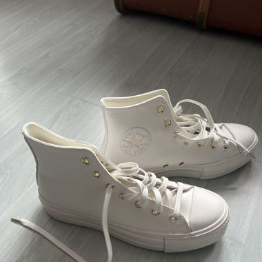 Converse weiss