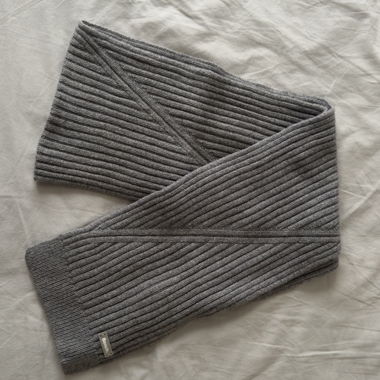 Echarpe gris Bench