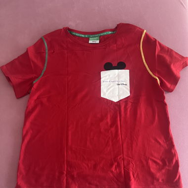 Rotes T-Shirt 