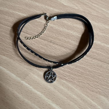 Collier ras du cou pentagramme