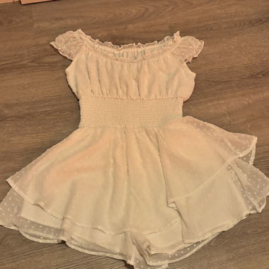 Robe d'été blanche avec shorts intégrés