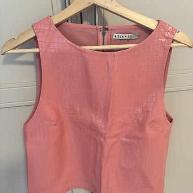 Top corto rosa in ecopelle