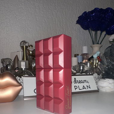 Parfüm Sabrina Carpenter rot
