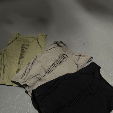 Tops mit Ausschnitten 