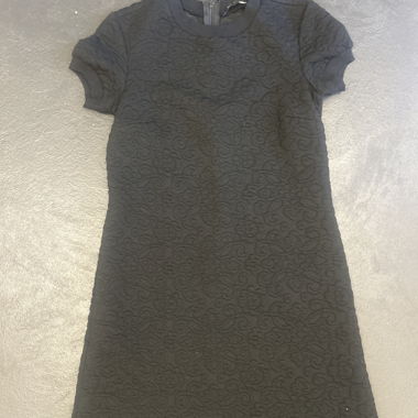 Schwarzes sommer Kleid mit Struktur