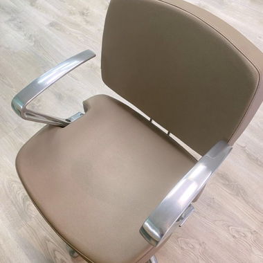 LOT of 2 Hairdressing Chairs, Salon Ambiance KLEO