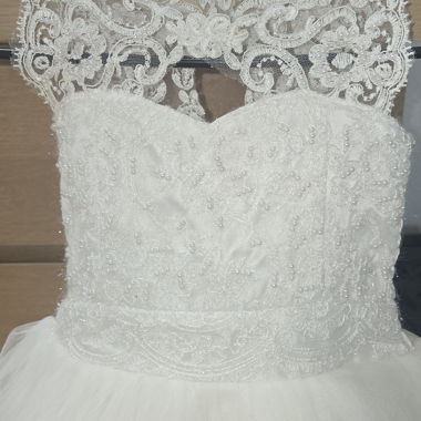 Robe blanche en dentelle