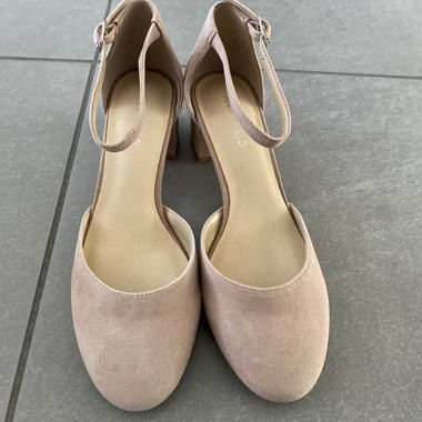 Anna Field Pumps