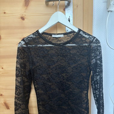 T-shirt manches longues en dentelle 