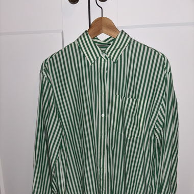 GRÜN/WEISSE BLUSE VON STRADIVARIUS