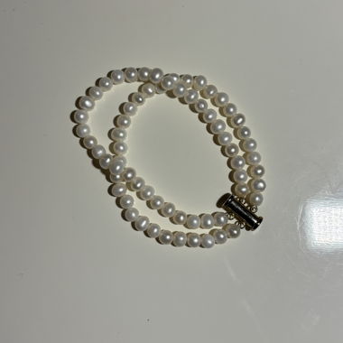 Beautiful double pearl bracelet with a beautiful special clasp