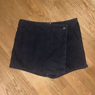 Jupette noire-Shorts (jupe-culotte) avec fermeture éclair