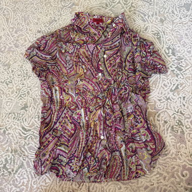 Patterned short-sleeve blouse
