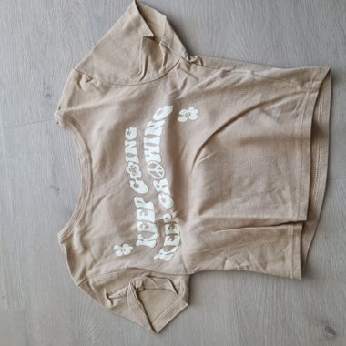 Top corto beige con stampa