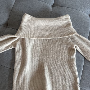 Pull à col roulé beige