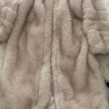 Manteau en fausse fourrure beige