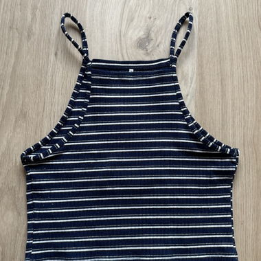 Crop top a righe con spalline sottili