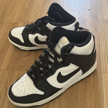 Baskets Nike montantes noir et blanc