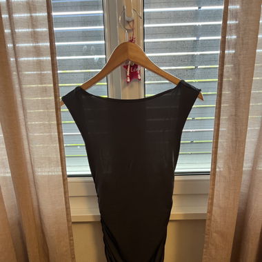 robe grise foncée 