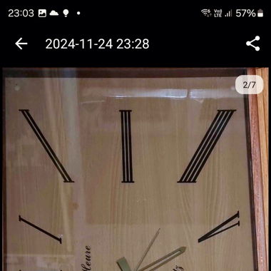 Magnifique table vintage en bois avec horloge