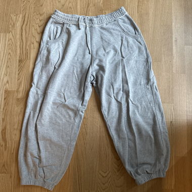 Graue Jogginghose