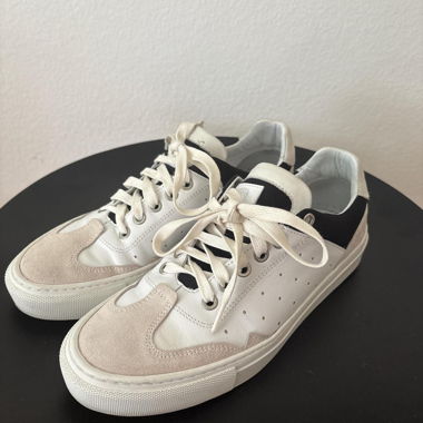 NAVYBOOT Switzerland in suede bianco e nero