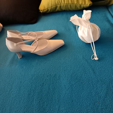 Hochzeitskleid mit Schuhe und Beutel 