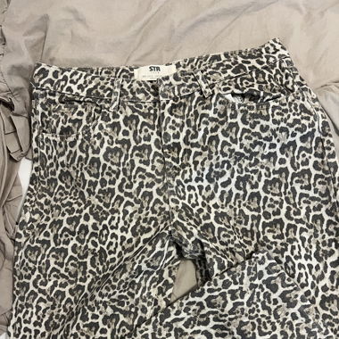 Leo Print Hose Stradivarius