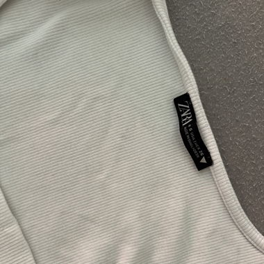  Weiße T-Shirts von Zara  – wie neu