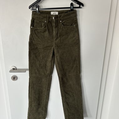Pantaloni in velluto a coste oliva