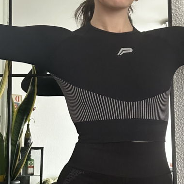 Pursue Fitness black top 
