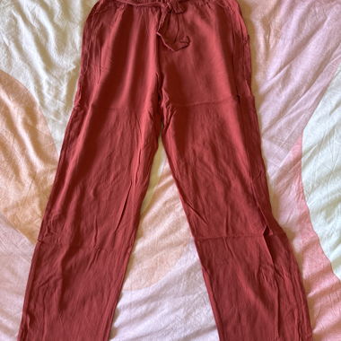 Pantalon pour femme rouge léger avec ceinture à nouer